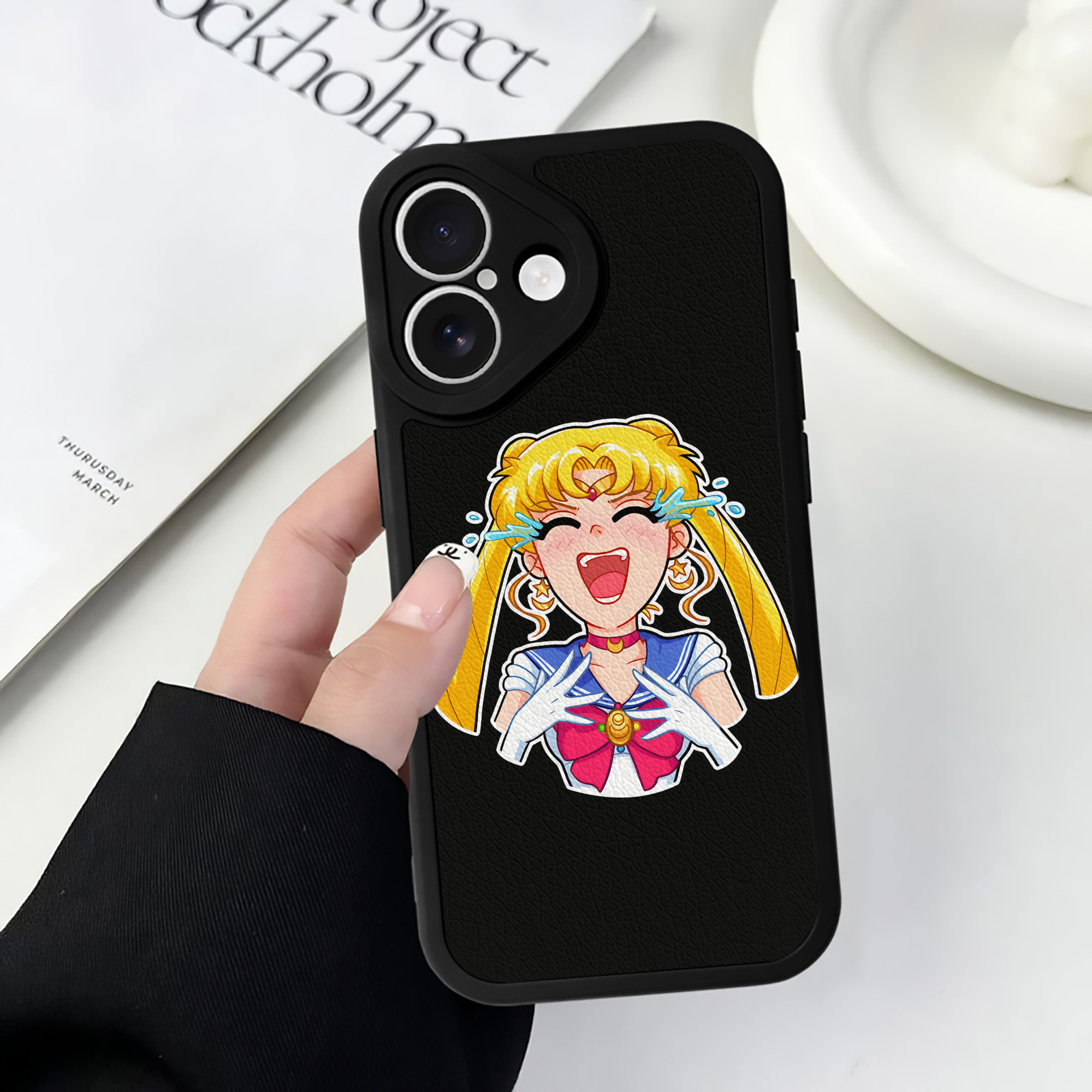 （画像用） 美少女戦士セーラームーン 月野 うさぎ つきの うさぎ Sailor Moon Tsukino Usagi 【iPhone 16シリーズ対応】シリコンスマホケース（レザー調） 材質：シリコン